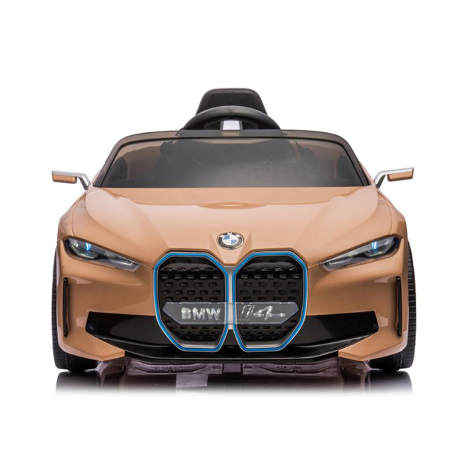 Электромобиль BMW i4, золотистый