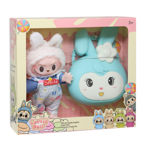 Кукла Labubu с сумочкой, в сером комбинезоне с бежевой головой